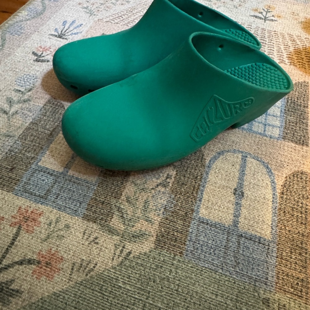 Calzuro Green Clogs